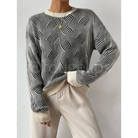 Rouge! Black and White Wave Pattern Sweater - Picture 4 of 10